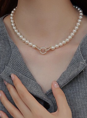 正圆强光施家珍珠项链高级感颈链轻奢小众设计感生日款锁骨链爆款