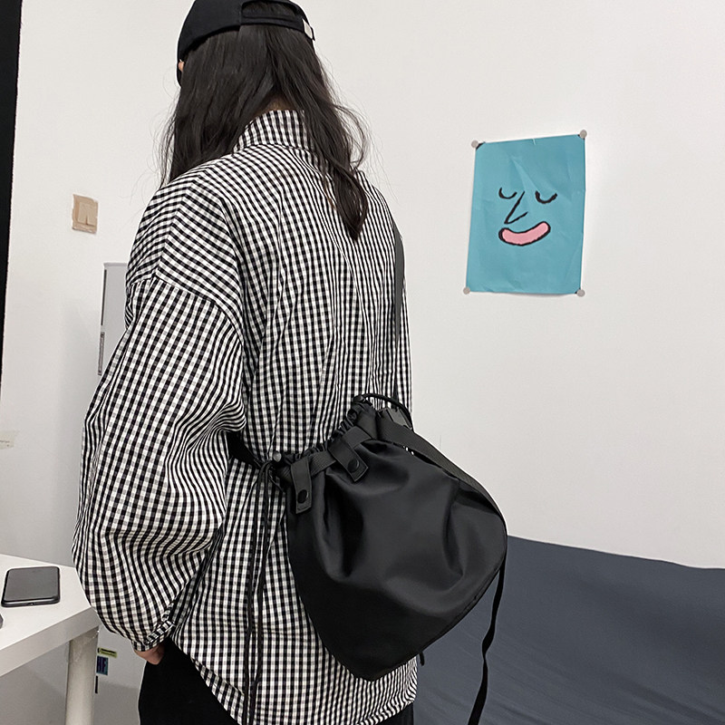 男士尼龙休闲日系男生轻便单肩包 龙帛男士包袋