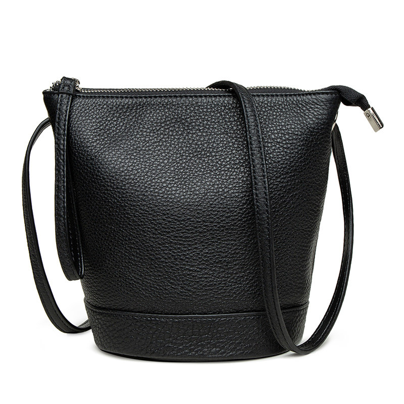 那片云真皮水桶包女2020大容量包包 那片云女士包袋