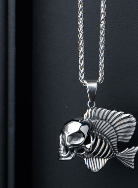 复古骷髅头鱼骨钛钢朋克风吊坠