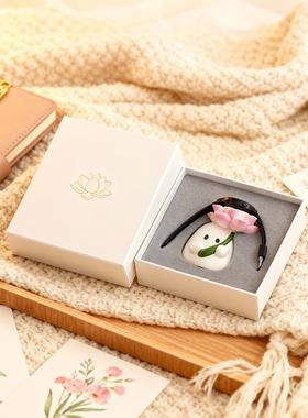 新中式手绘兔子树脂桌面摆件