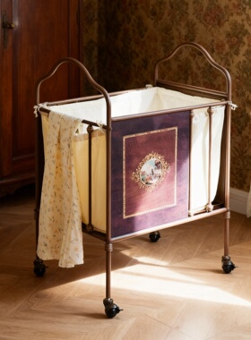 法式铁艺带轮可移动脏衣篮