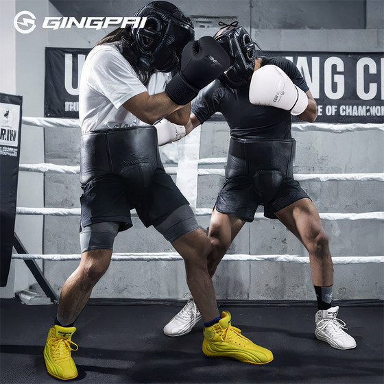 Boxing shoes with wide soles are stable and non-slip
