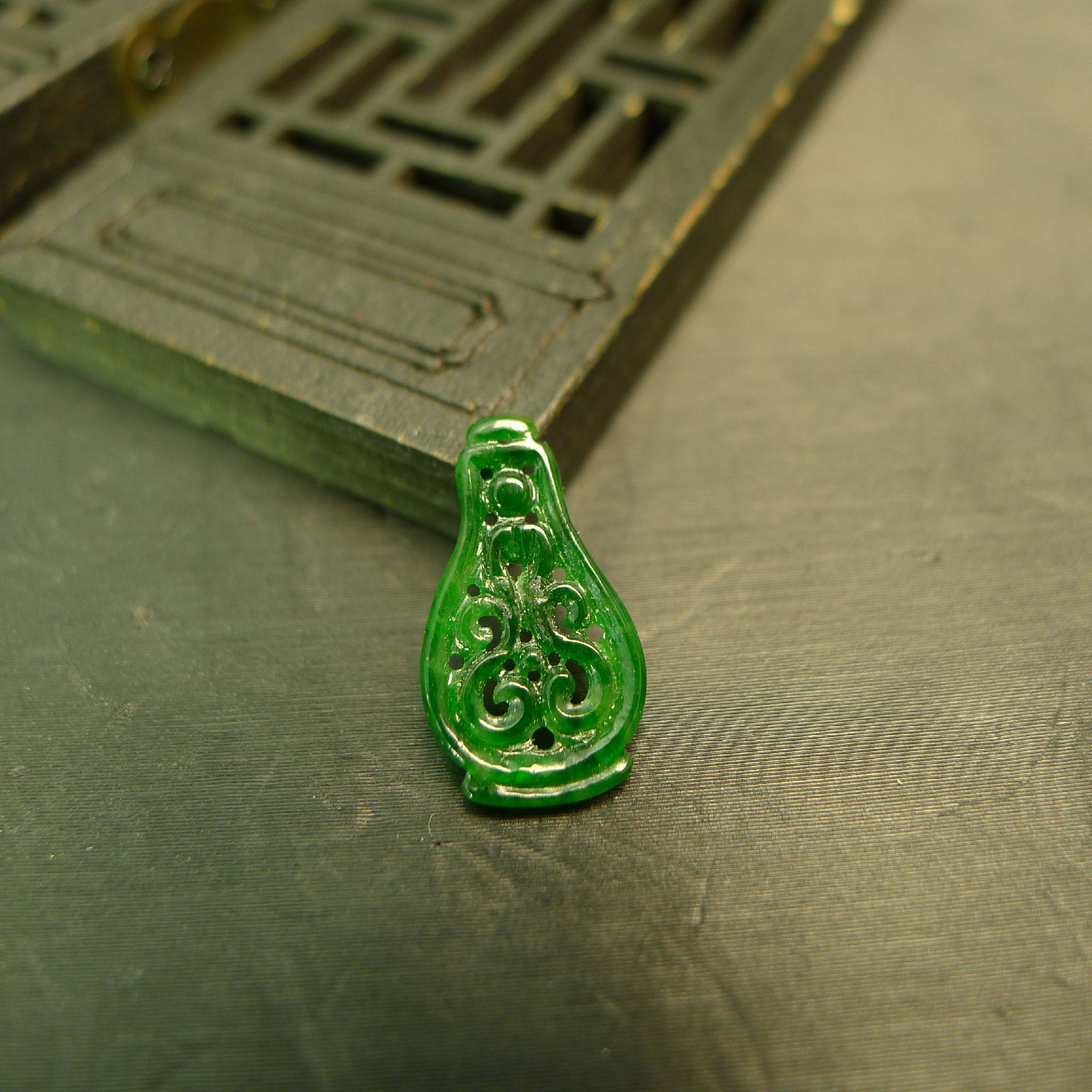 #K409满色辣绿缅甸天然A货翡翠镂空雕花花瓶形吊坠花片裸石,淘宝优惠券,粉丝福利购,淘宝优惠卷