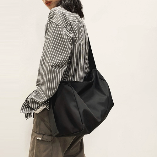 Мужское плечо косое