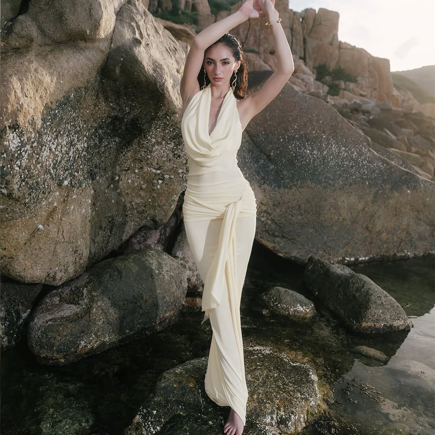 gusty法式纯欲辣妹度假风荡领挂脖连衣裙御姐风性感露背飘带长裙