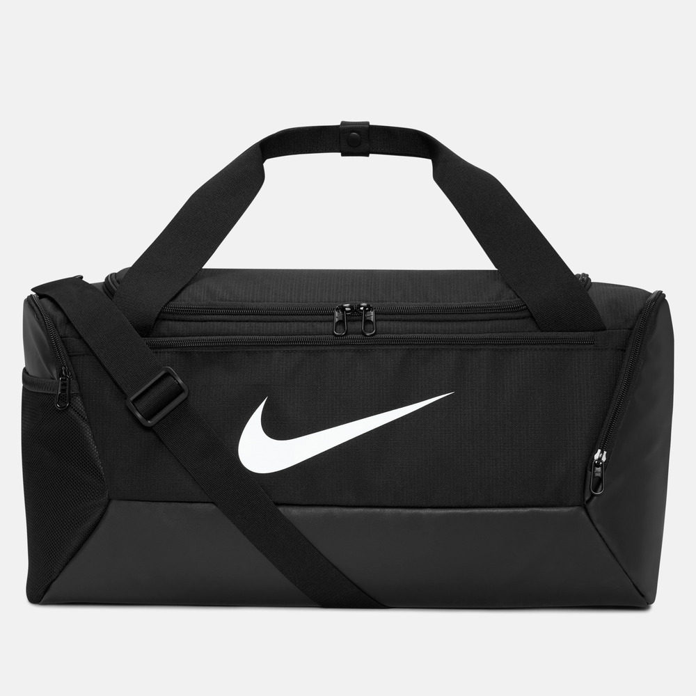 Lin Yilun carrying bag Nike sports fitness
