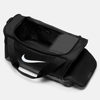 Lin Yilun carrying bag Nike sports fitness