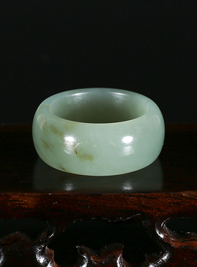 新疆且末县瓷蓝带糖天然和田玉