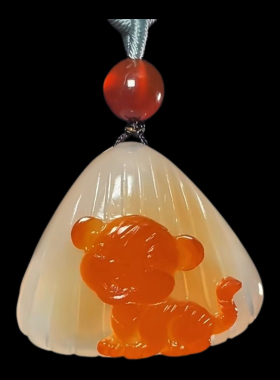 掌上明珠吊坠玛瑙俏色贝壳挂件纯手工雕刻属相生肖贝壳