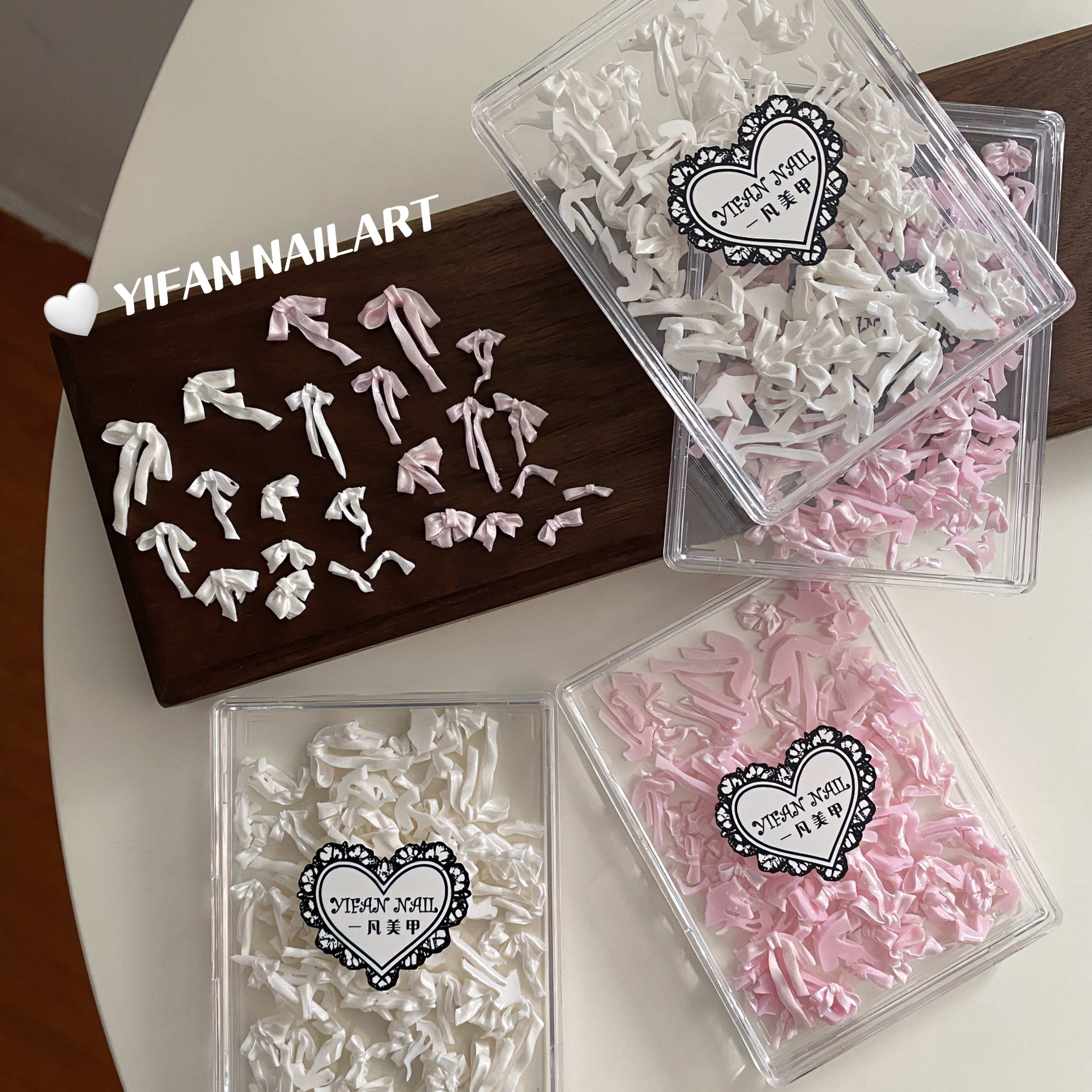 YIFANNAIL 软雕缎光蝴蝶结 丝绸珠光白飘带领结套盒美甲饰品 T18,淘宝优惠券,粉丝福利购,淘宝优惠卷