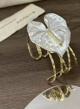 欧美复古小众夸张金属线条网状红掌白色花朵手镯时尚轻奢气质手饰