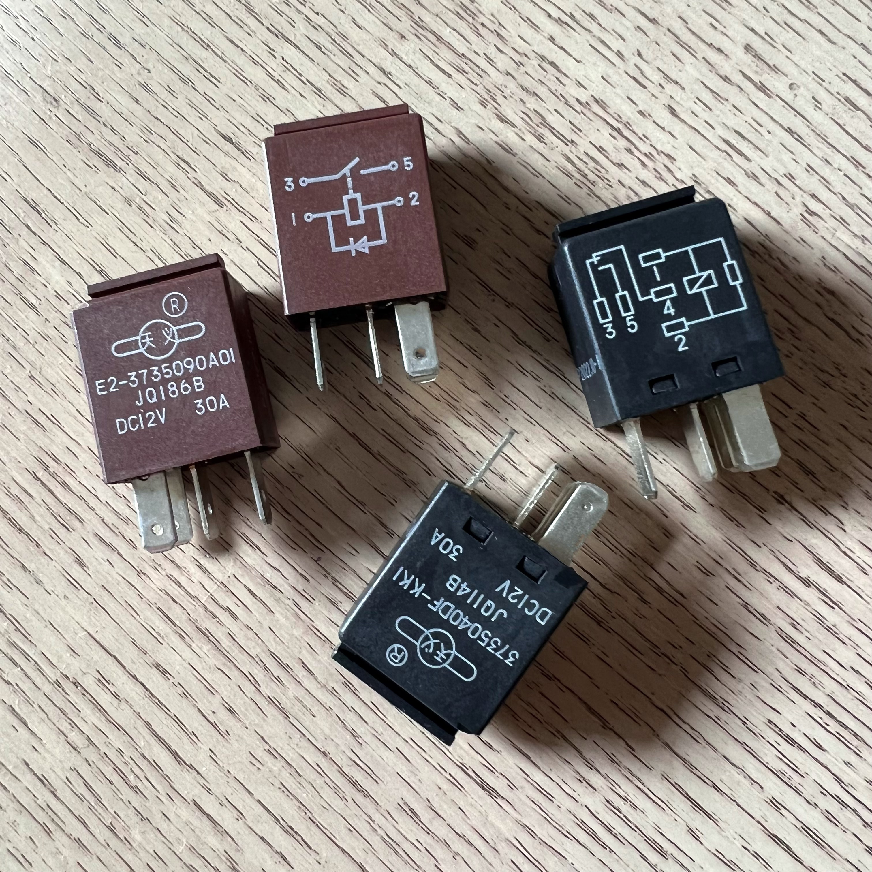 适配X5X6X7X8X9陆风汽车电源故障继电器红色4脚二极管黑色5脚纯正 - 图1