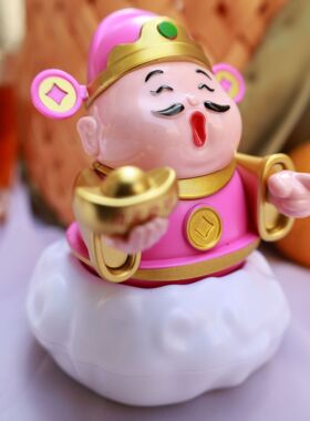 太阳能财神爷左右摇摆指定发财小神仙家居收银台摆件招财过年礼品