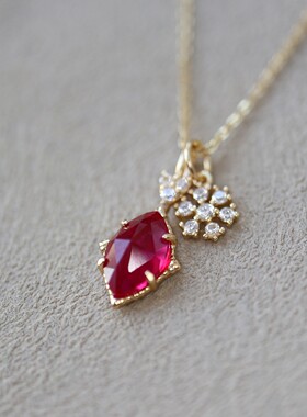 显白百搭款~复古日系玫红色红刚玉雪花双吊坠项链925银镀金锁骨链