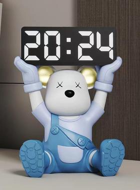 现代创意闹钟背带熊摆件家居入户玄关客厅电视柜装饰新居乔迁礼品