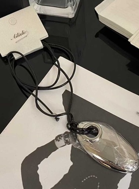 高级感爱心吊坠串珠项链