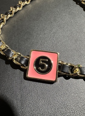 黄铜2026新款黑色小羊皮滴油5字女百搭项链锁骨链颈链优雅轻奢风