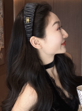 凯旋门风琴褶皱黑色皮质宽边发箍