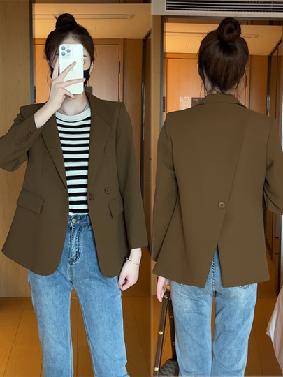 Fashionable and casual Korean style rear slit suit