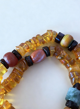 新中式国风原创天然琥珀蜜蜡大肠南红玛瑙多宝朱砂九尾狐吊坠手持