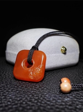 天然玉髓精工雕刻方形平安扣吊坠