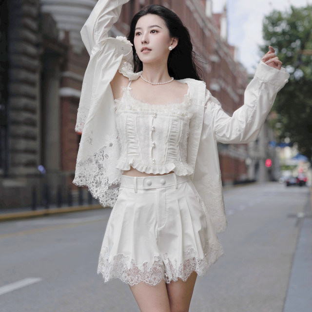 ດູໃບໄມ້ລົ່ນຄົນອັບເດດ: ໃຫມ່ lace embroidered ສັ້ນສໍາລັບແມ່ຍິງ