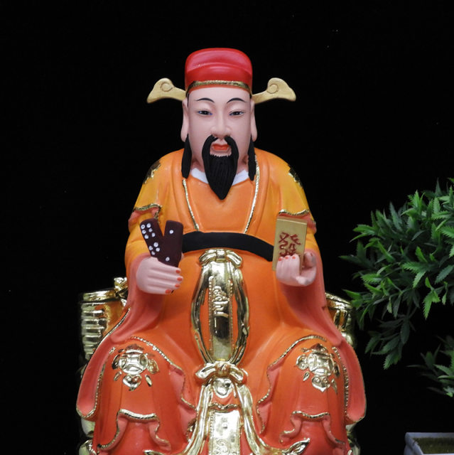 God of Gamblers Statue The King of Gamblers Will Win Every Bet Resin
