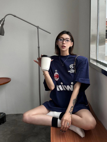 夏季新款T恤女2025圆领复古足球字母印花中长款潮牌宽松大版短袖 - 图0