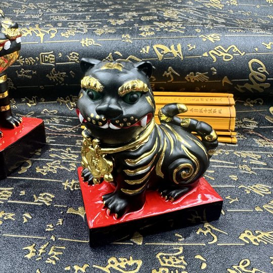 Taoist painted Golden Tiger Lord wood carving crafts ornaments General Huwei attracts wealth living room entrance office decoration