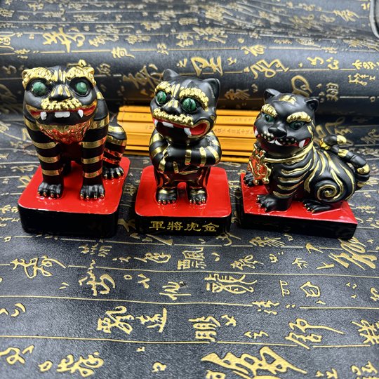 Taoist painted Golden Tiger Lord wood carving crafts ornaments General Huwei attracts wealth living room entrance office decoration