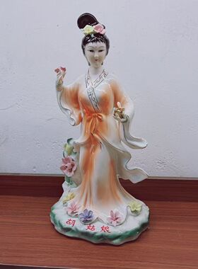 常姑娘胡姑娘供奉神像陶瓷