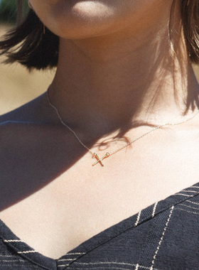 ins极简X字母锤纹项链欧美IPG18K镀金钛钢小众时尚设计闺蜜锁骨链