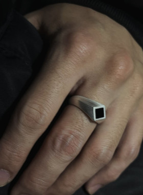S925纯银黑镜面方形开口戒指时尚