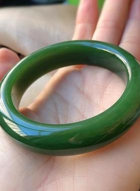 天然和田碧玉56.3mm圈口手镯 辣绿色 无裂正装料子细腻温润配证xe