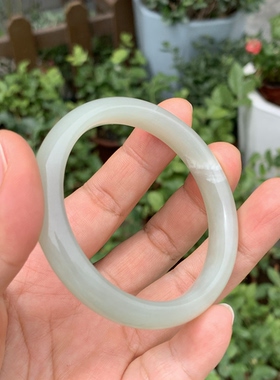 如意玉都-和田玉青白玉手镯，局部飘绵。圈口：53.8mm玉镯