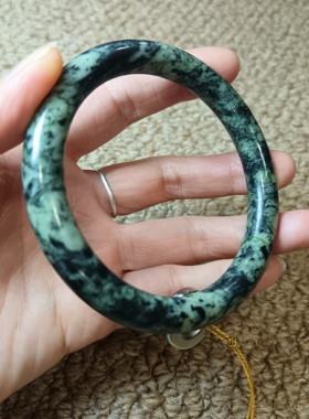 西藏药王石手镯浅绿石纹明显有磁圆条形贵妃镯圈口62mm宽10mm1906