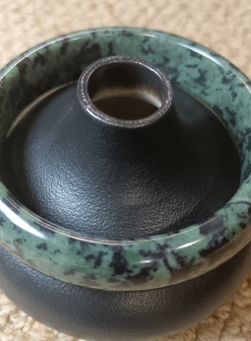 西藏药王石标准手镯西瓜皮绿有叶形纹理有磁圈口60mm宽15.5mm1909