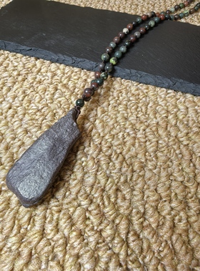 新疆五彩湾硅化铁原生态吊坠搭配6毫米五行链子养心石护心石380