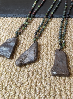 3件套更划算新疆五彩湾硅化铁原生态吊坠养心护心石项链5123