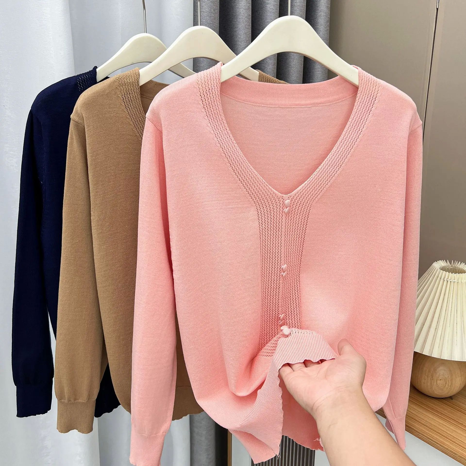 Solid Color Covered Button V-Neck Sweaters Womens Plus Size - 图0