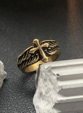 光辉之翼-金色翅膀十字钛钢戒指