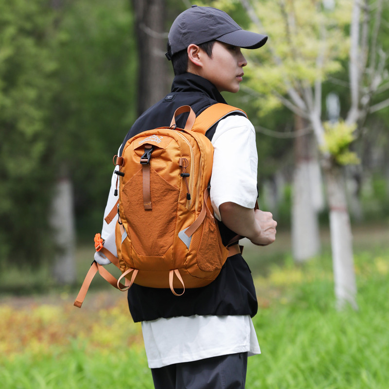 Outdoor mountaineering lightweight waterproof large capacity backpack