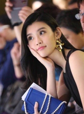 奚梦瑶同款小众设计师褶皱耳环