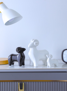 三羊开泰创意陶瓷生肖羊摆件化解吉祥物高级感家居客厅玄关工艺品