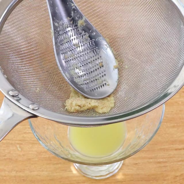 Export stainless steel ginger grinder garlic clay machine manual grinding spoon grinder ginger grinder grinding ginger juice gadget