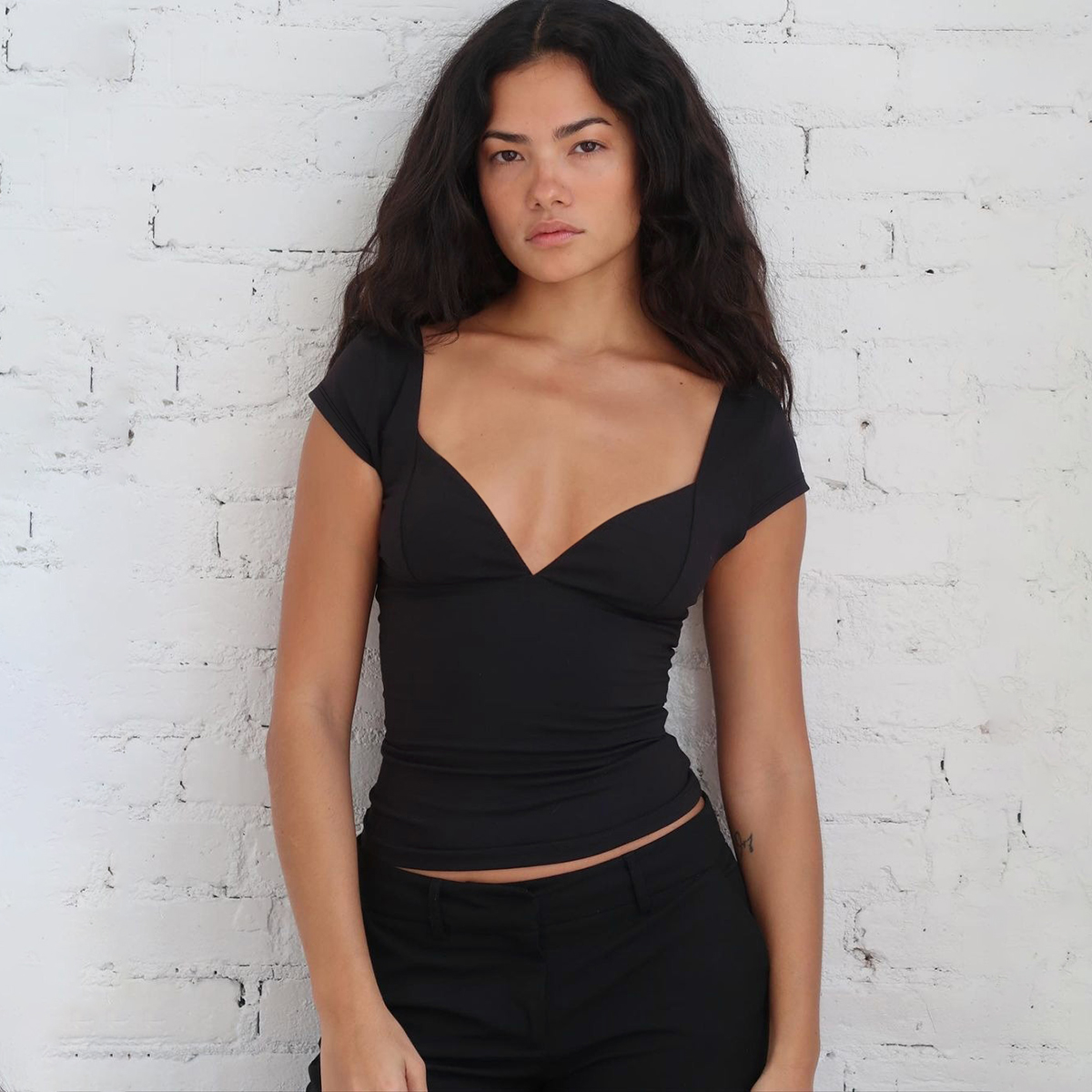 shemoda法式低胸深V领短袖T恤女 夏季日常百搭纯色修身辣妹短上衣 - 图2