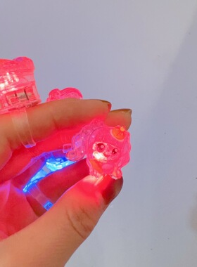 明可卡通发光戒指儿童可爱亮灯指环女童宝宝闪光透明广场发光饰品