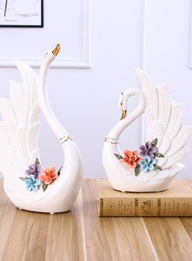 陶瓷天鹅摆件现代实用家居装饰品欧式客厅工艺品创意结婚礼物