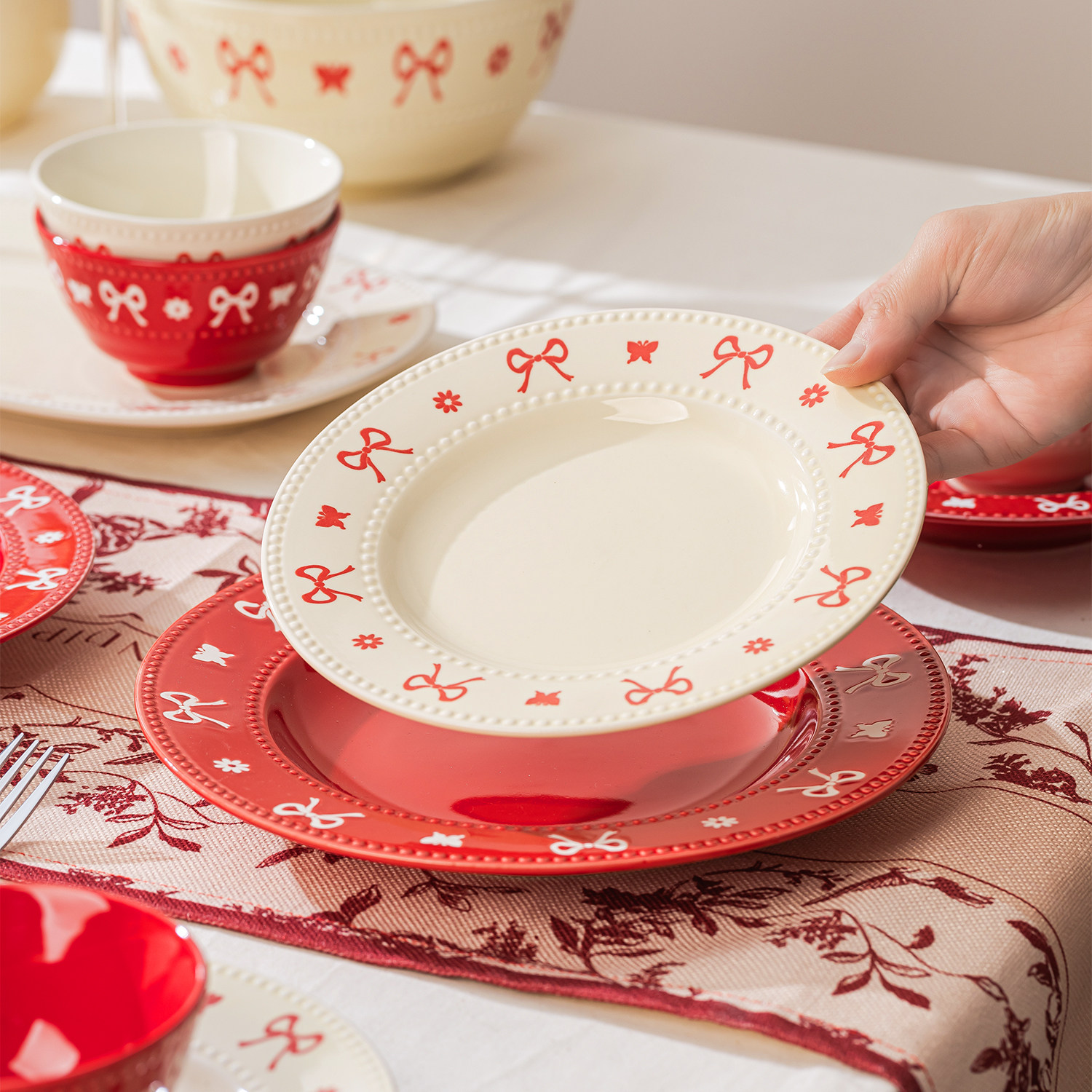 碗碟套装家用2026新款高颜值釉下彩陶瓷碗盘碗筷餐具新婚乔迁之喜